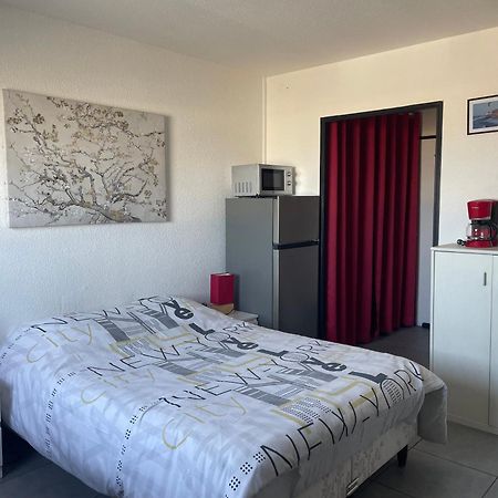 Au Rythme Des Ferrys Apartment Calais Exterior photo