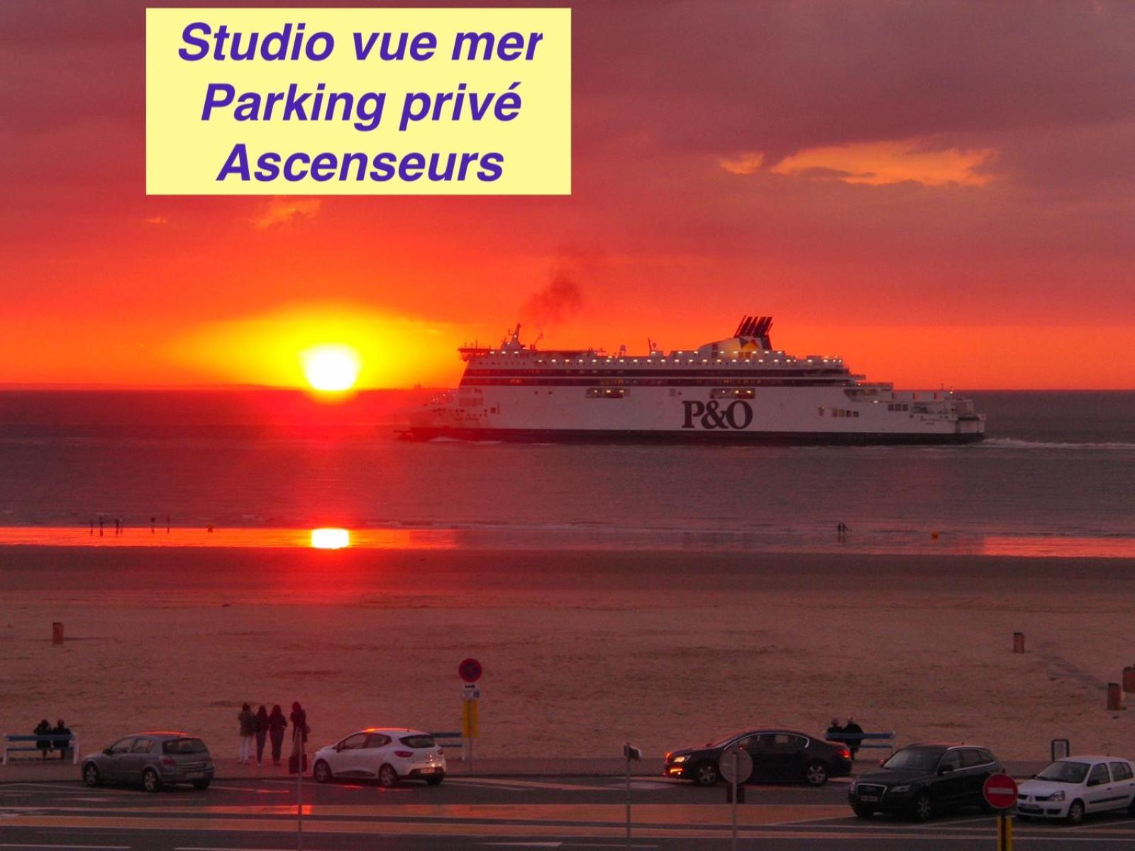 Au Rythme Des Ferrys Apartment Calais Exterior photo